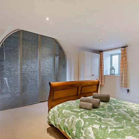 2 Bed In G0051 Holiday home