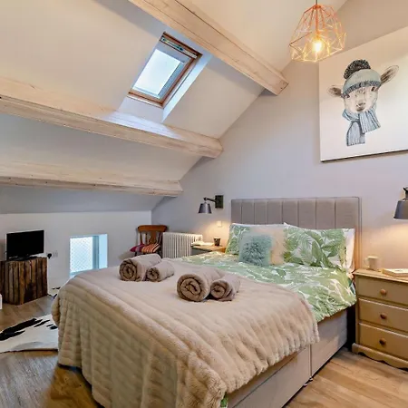 2 Bed In Oc-g0051 Holiday home *